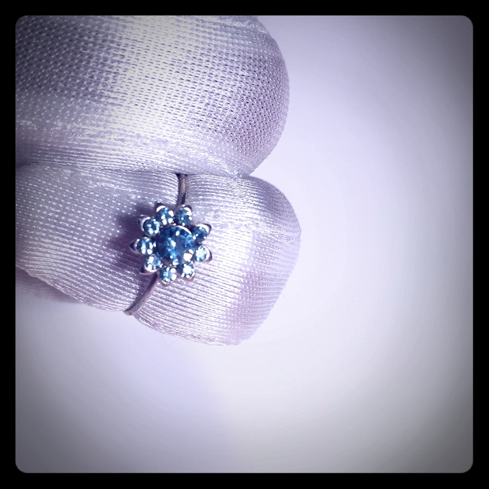 Flower blue rhinestones toe ring